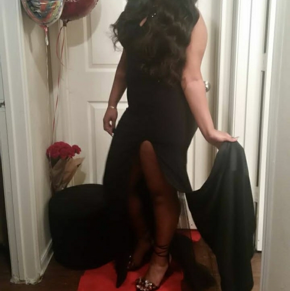 Long Black Prom dress with long open side split on The side NO FLAWS & WORN ONCE - Picture 3 of 4